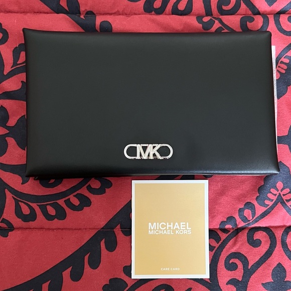 MICHAEL KORS Empire Logo Signature Silver-Tone Hardware 3-in-1 Black Wallet NWT - Picture 2 of 16